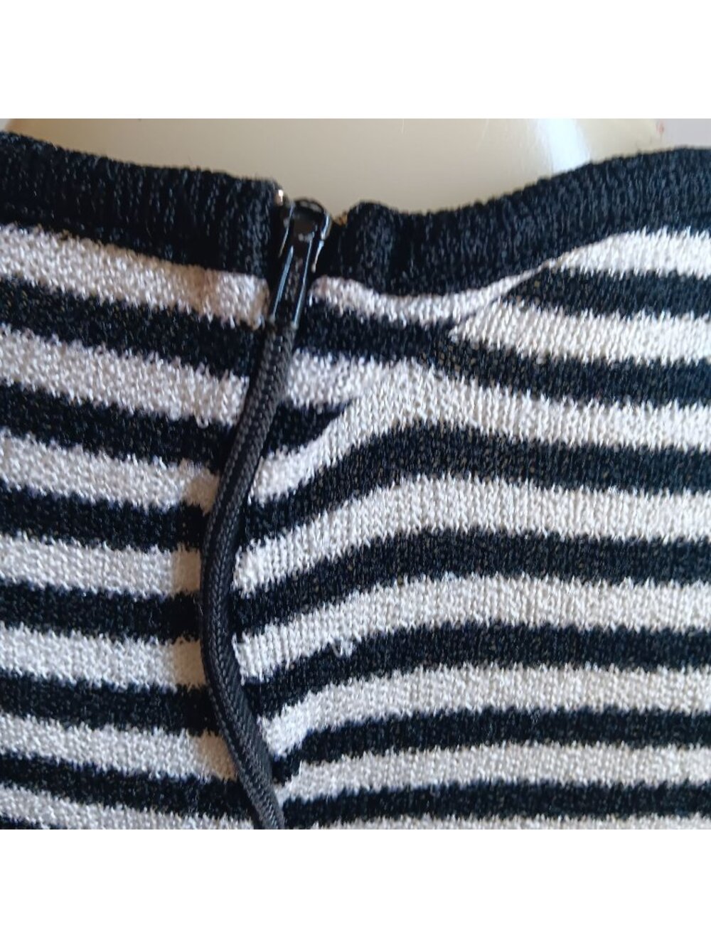 Large Vintage 70's Black & White Striped Sleeveless Knit Top Back Zipper Stretch